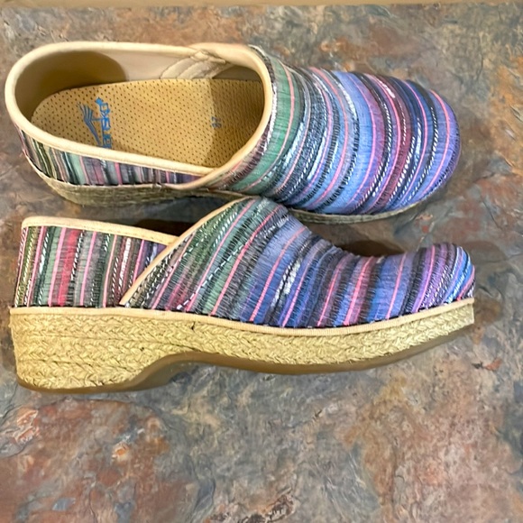 Excellent Vegan Dansko Clogs - Picture 4 of 11